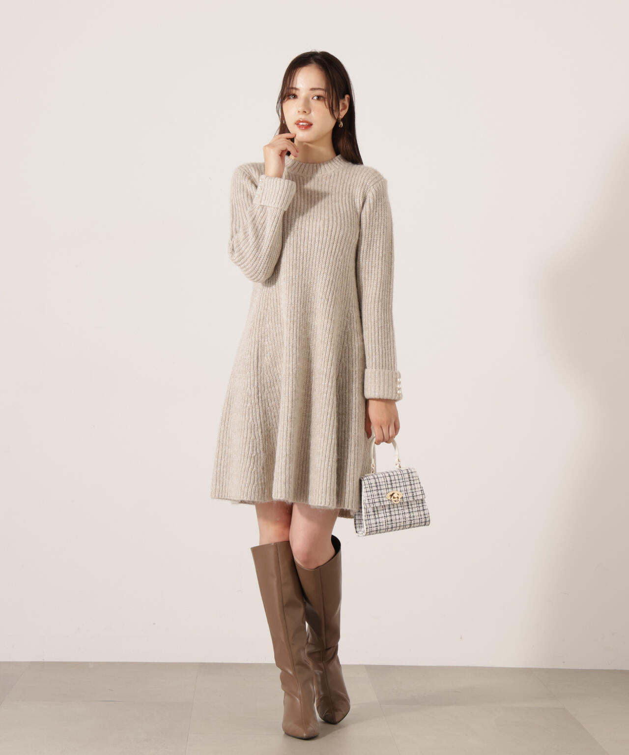 加藤栞さん着用】ウールブレンドラメ入りニットミニワンピース