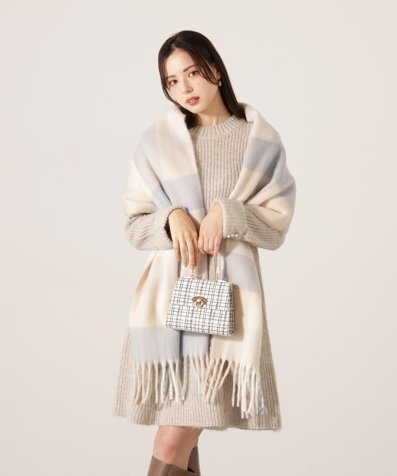 加藤栞さん着用】ウールブレンドラメ入りニットミニワンピース