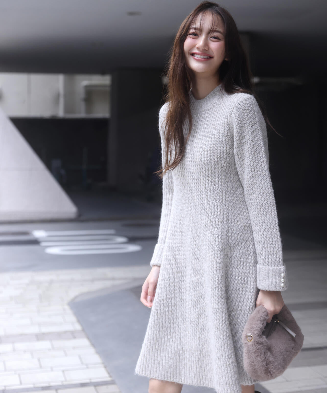 加藤栞さん着用】ウールブレンドラメ入りニットミニワンピース