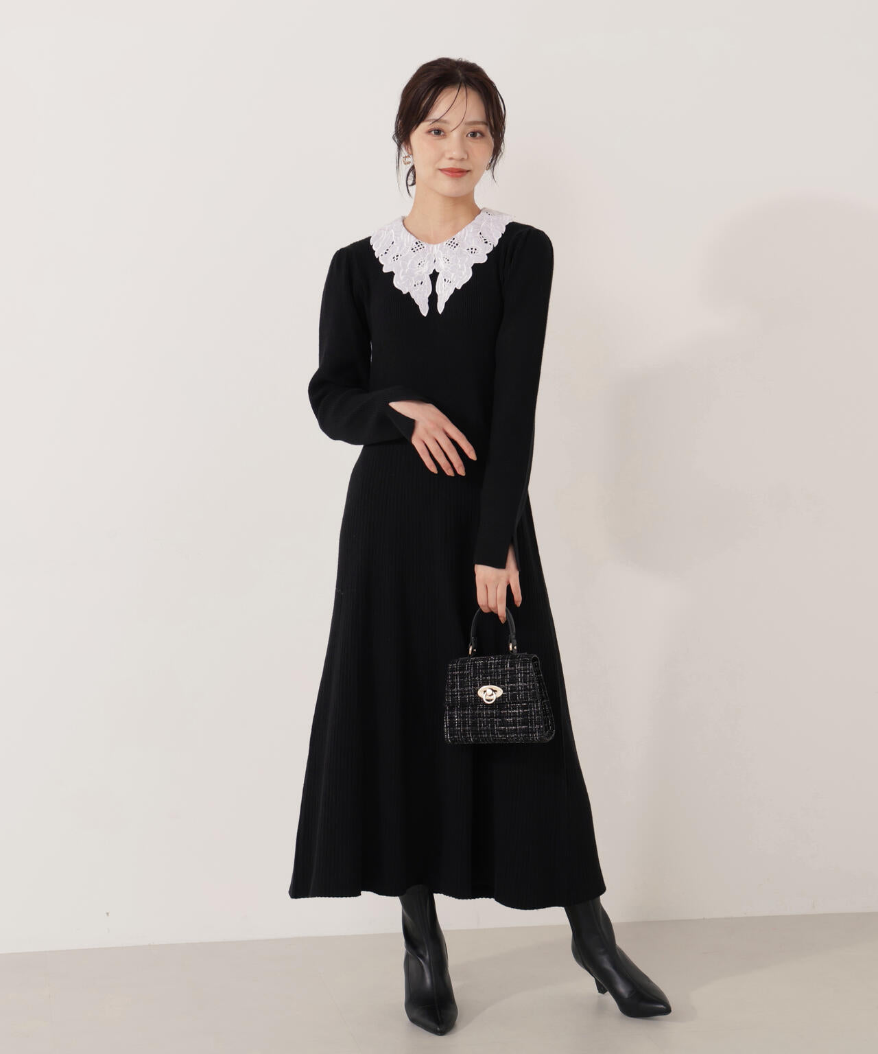 【加藤栞さん着用】レース襟付きニットワンピース
