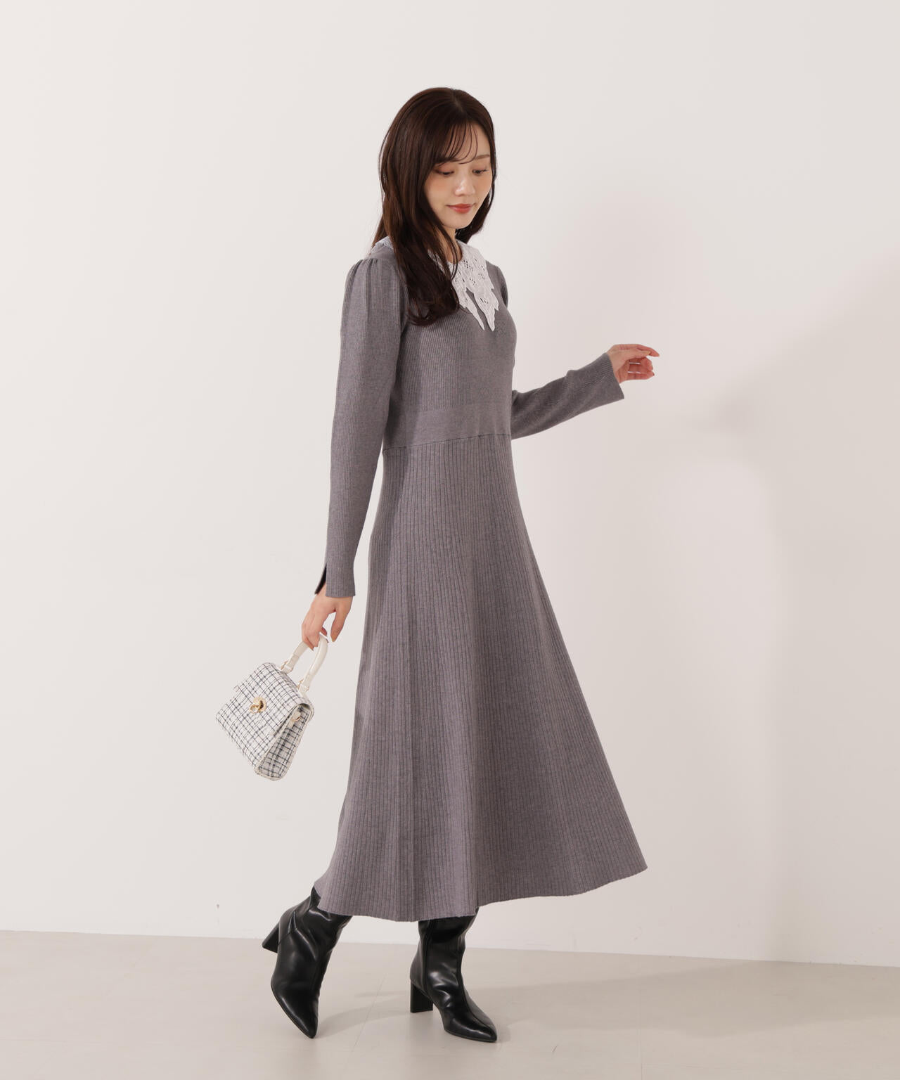 【加藤栞さん着用】レース襟付きニットワンピース
