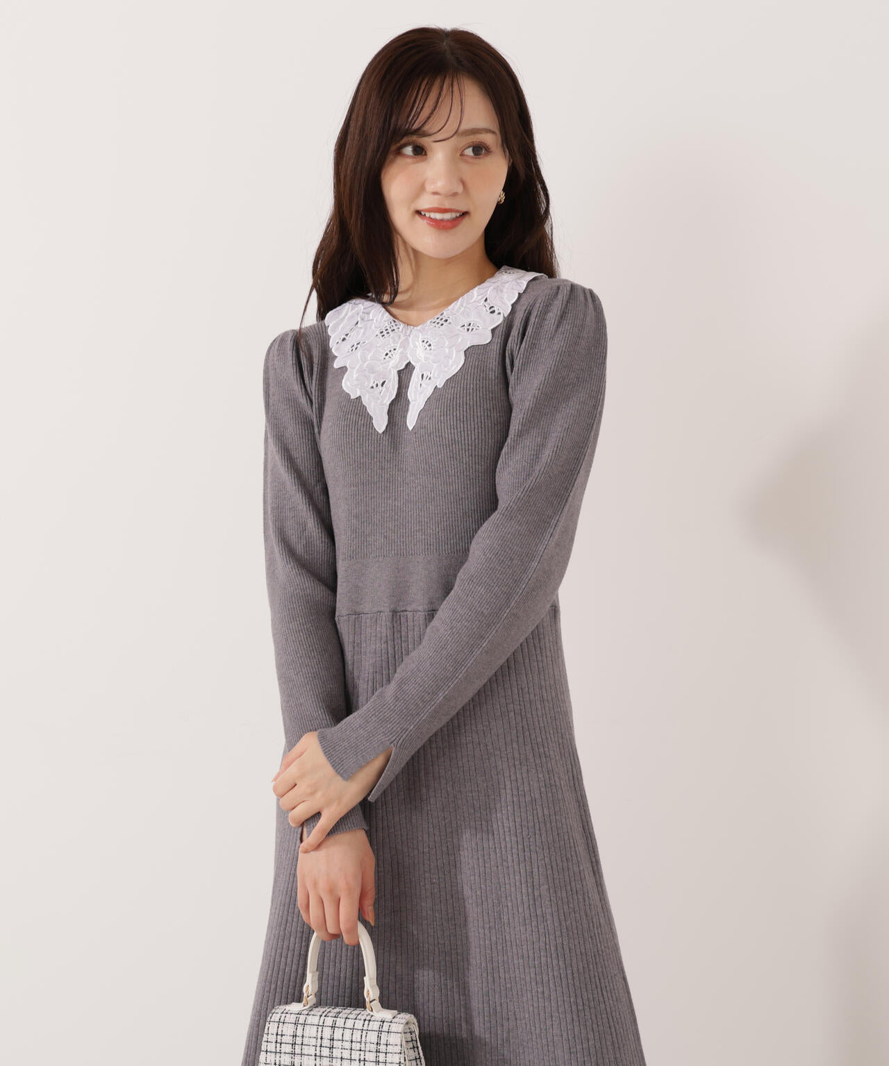 【加藤栞さん着用】レース襟付きニットワンピース