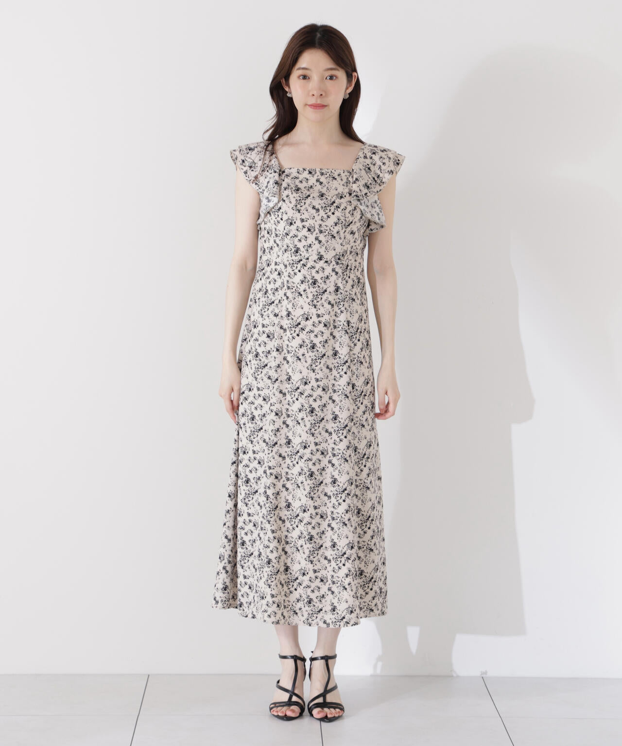 （週末限定）POTTERY 半袖ワンピース 2色展開】「Meridian」花柄 パイピング刺繍 半袖ワンピース