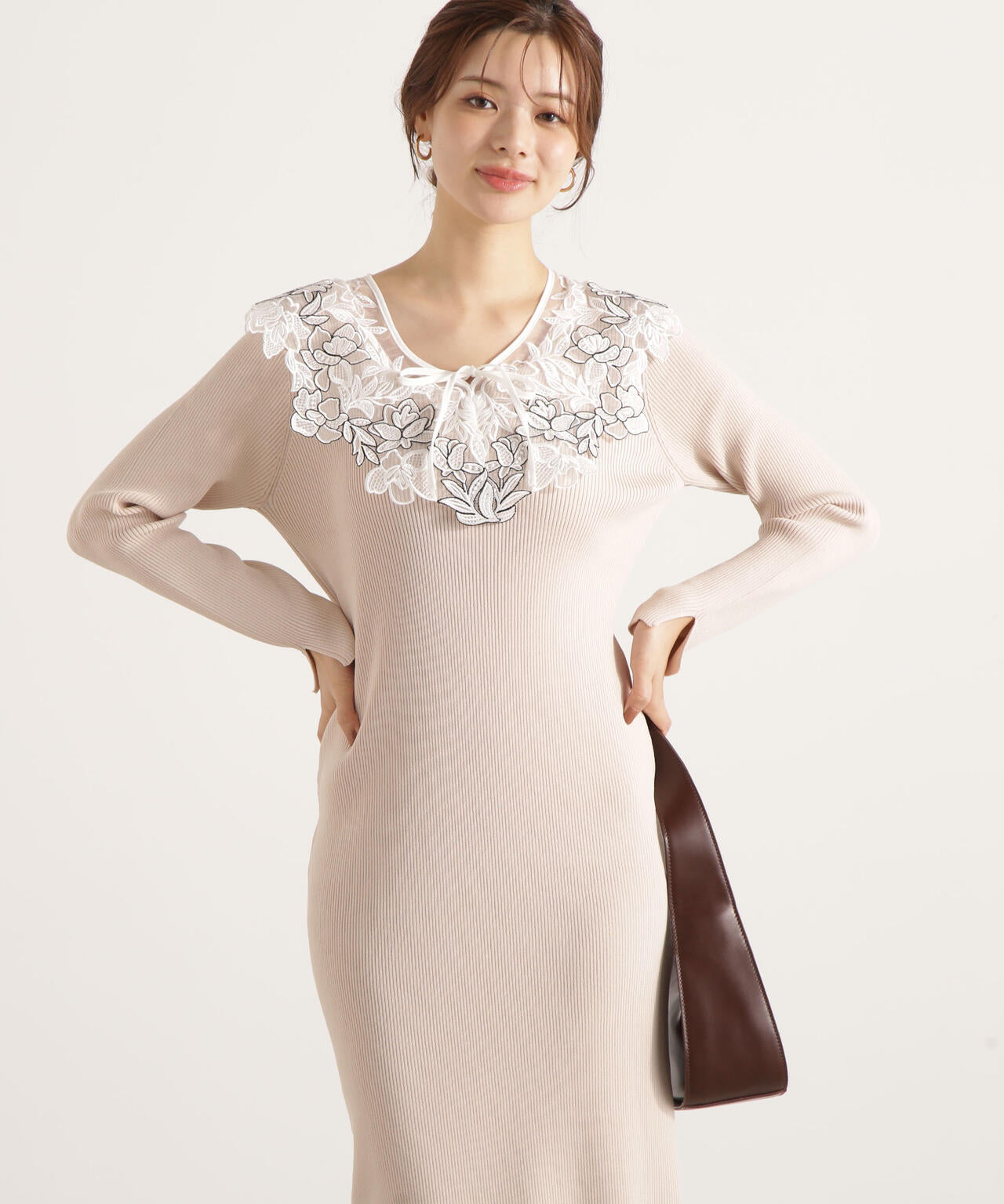 【松川星さん着用】ケープ風レース付きニットワンピース