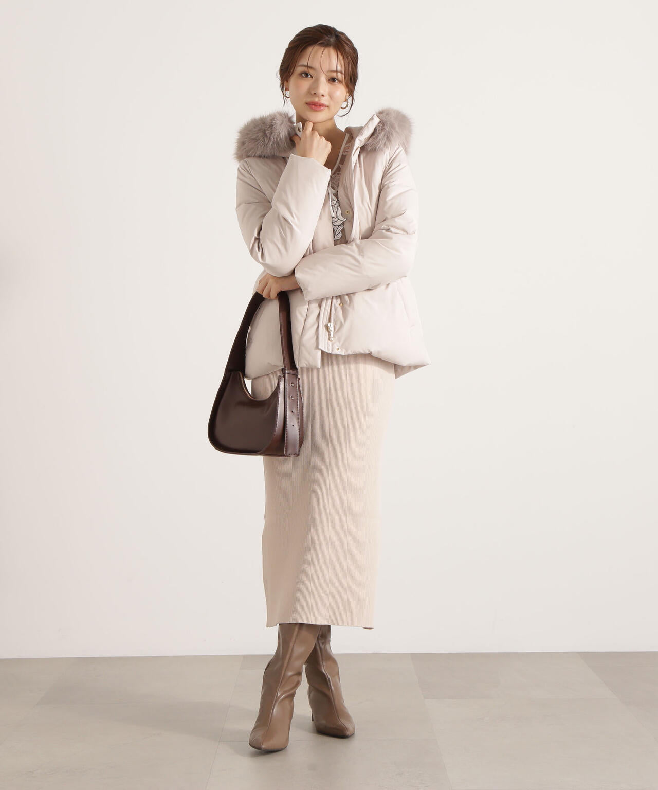 【松川星さん着用】ケープ風レース付きニットワンピース