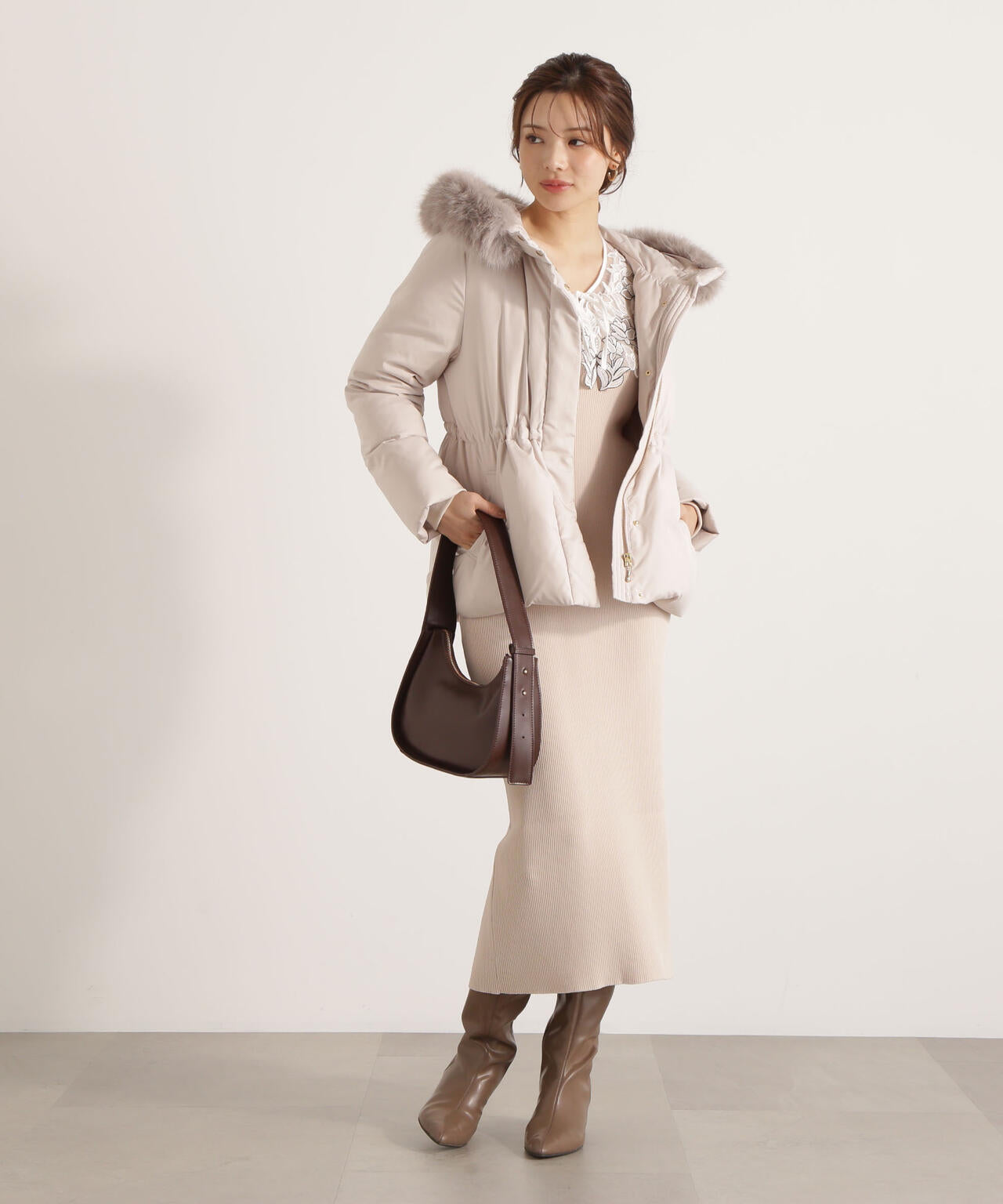 【松川星さん着用】ケープ風レース付きニットワンピース