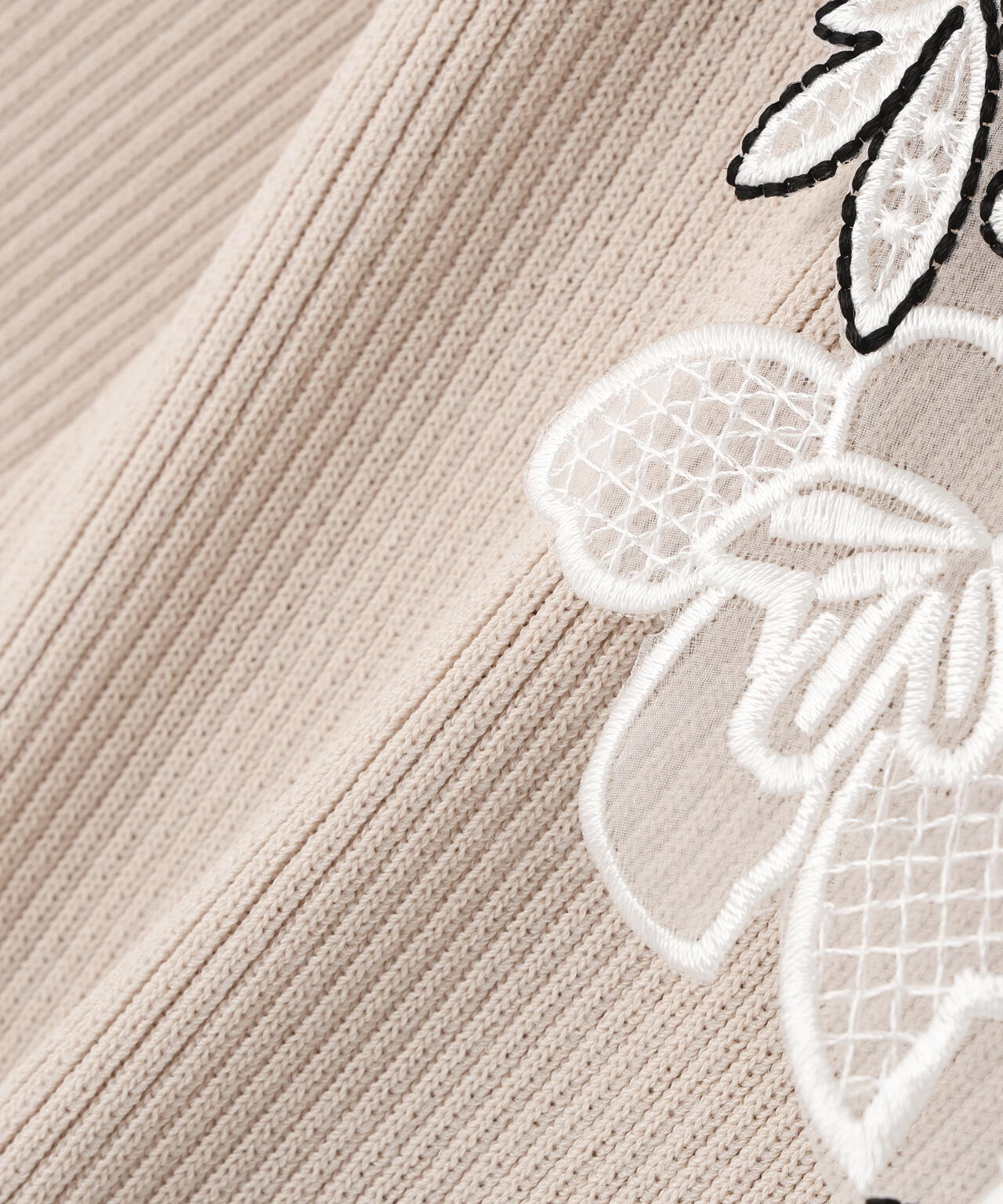 【松川星さん着用】ケープ風レース付きニットワンピース