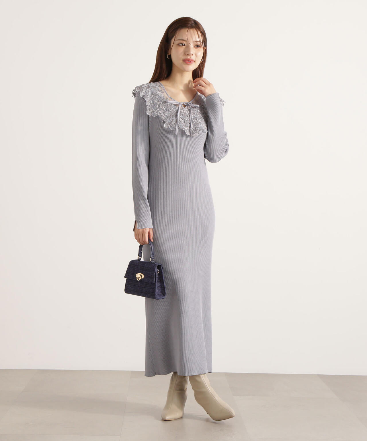 【松川星さん着用】ケープ風レース付きニットワンピース