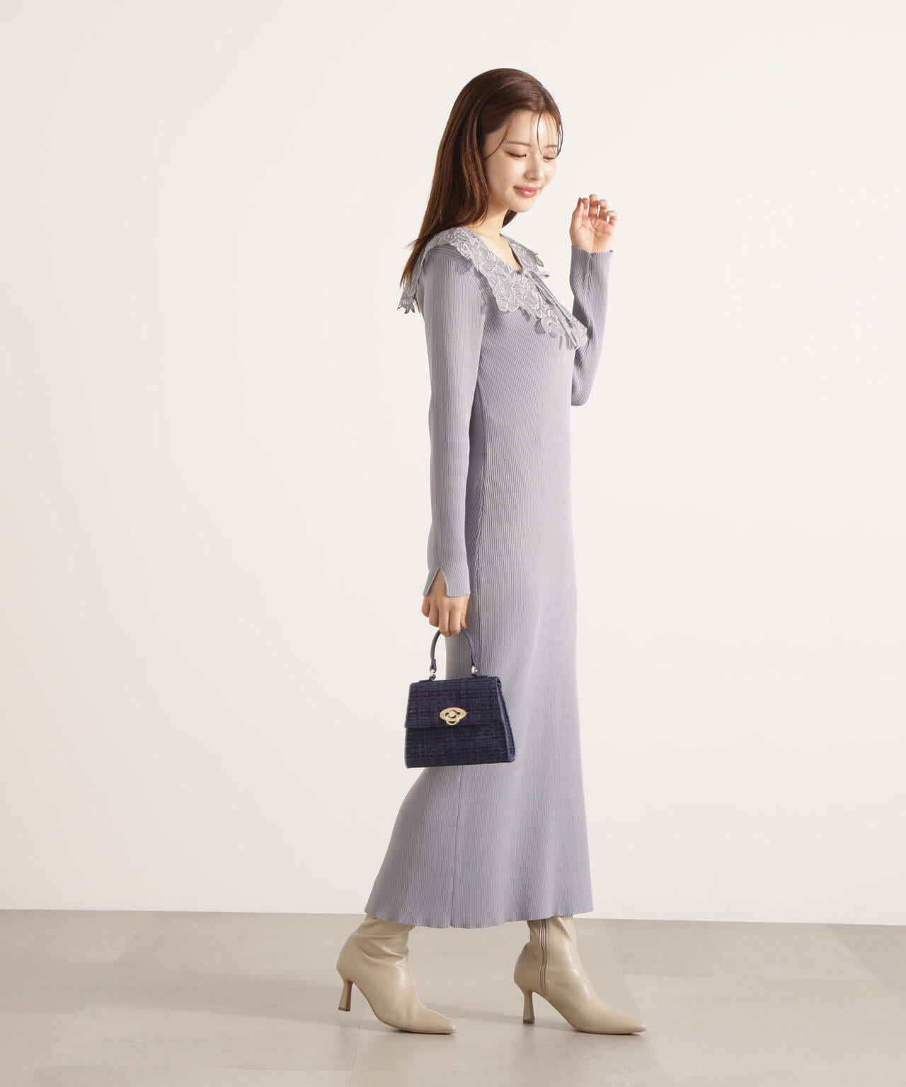 【松川星さん着用】ケープ風レース付きニットワンピース