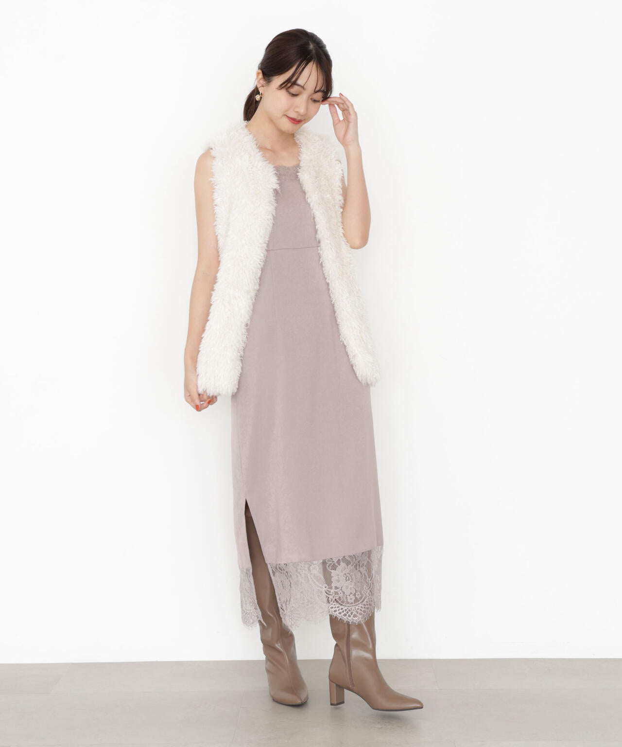 アイボリービーズ装飾キャミドレス未使用品 アイカ ica ミモレ丈 ノースリーブ 小花柄 フィット＆フレア