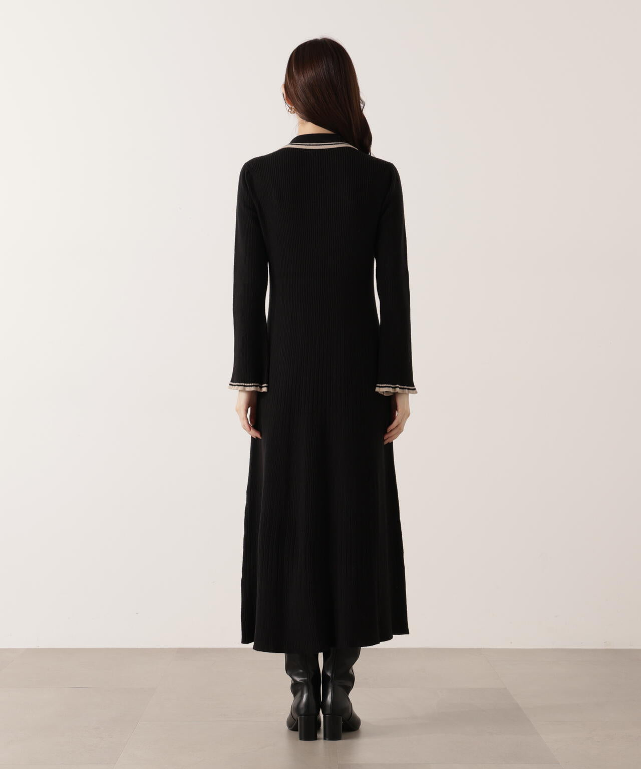 EDIT COLOGNE》バイカラー衿ニットワンピース【WEB・一部店舗限定
