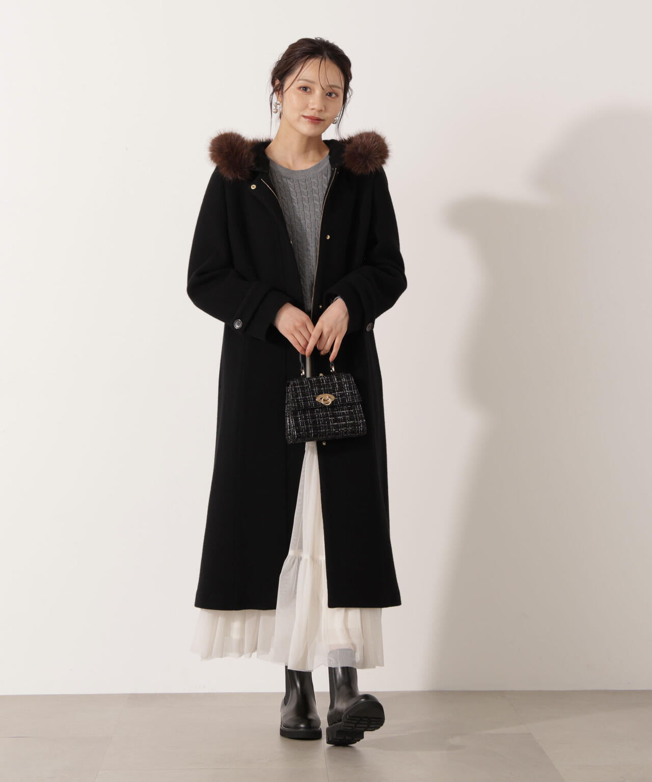 【加藤栞さん着用】モッサフードフェイクファーロングコート