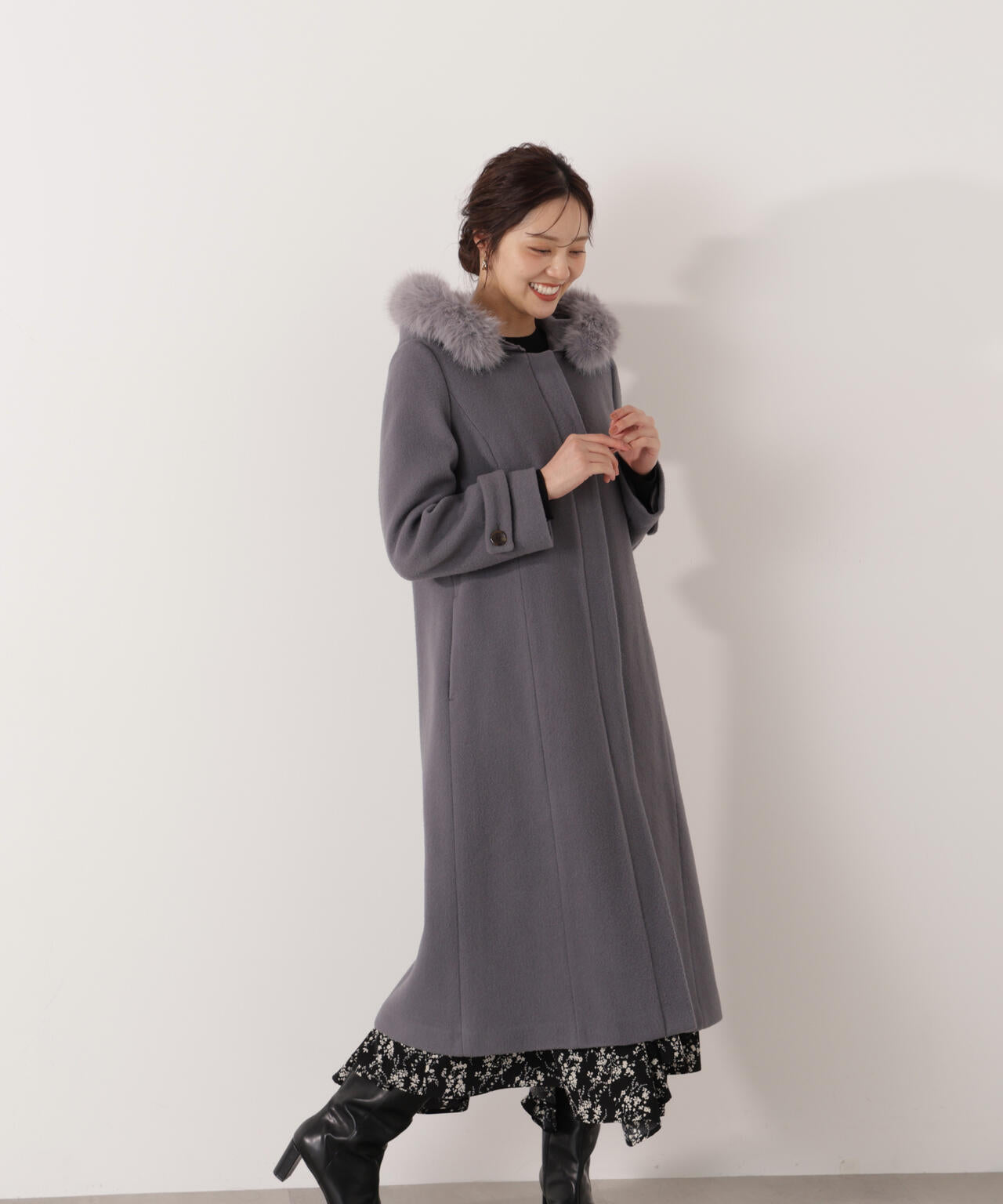 【加藤栞さん着用】モッサフードフェイクファーロングコート