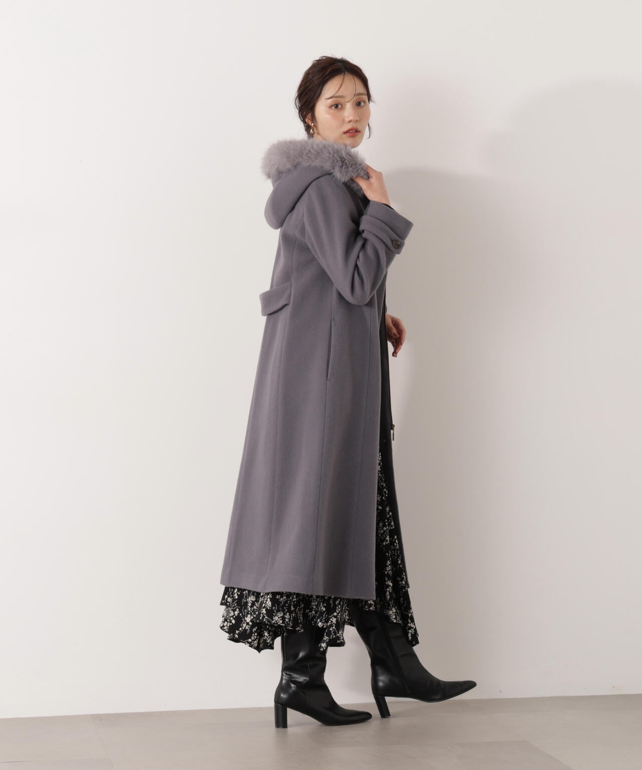 【加藤栞さん着用】モッサフードフェイクファーロングコート