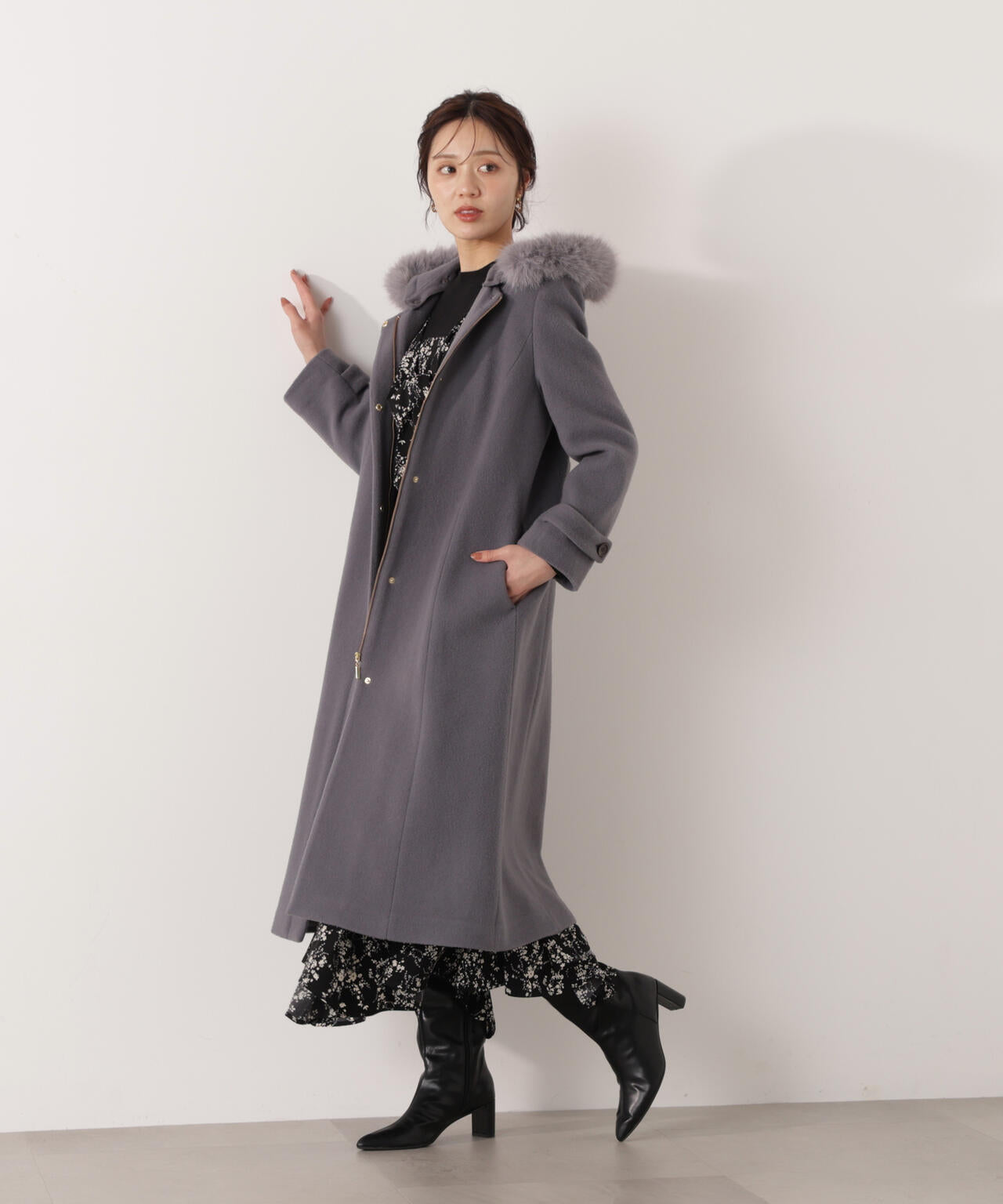 【加藤栞さん着用】モッサフードフェイクファーロングコート