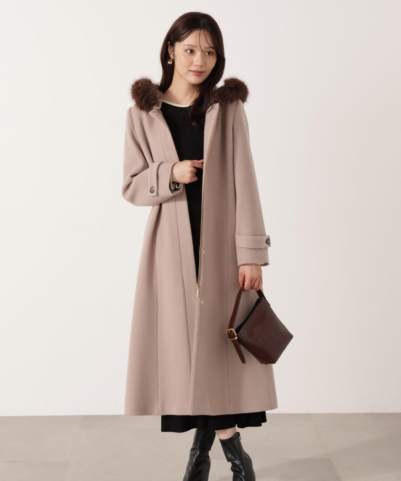 モッサフードフェイクファーロングコート | PROPORTION BODY