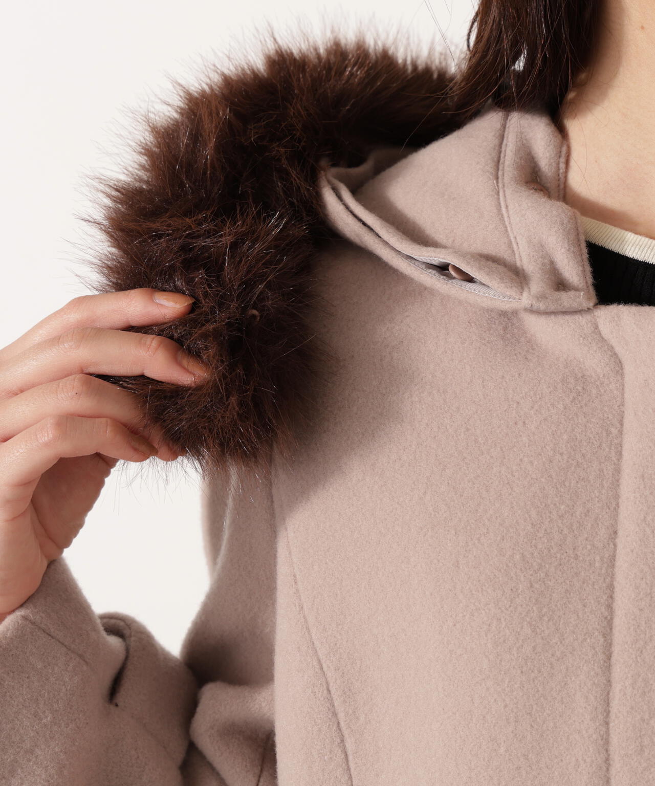 【加藤栞さん着用】モッサフードフェイクファーロングコート