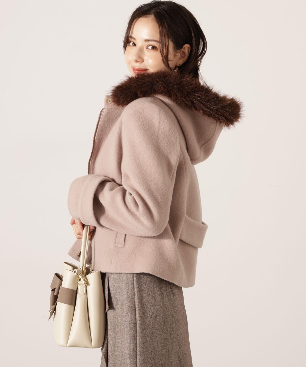 モッサフードフェイクファーショートコート | PROPORTION BODY