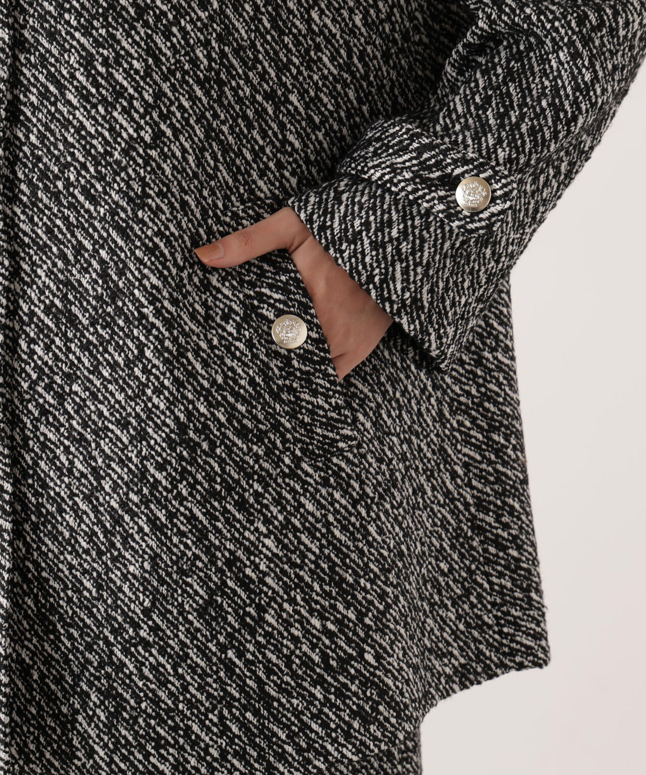 青島心さん着用】金ボタン付きツイードミドルジャケット | PROPORTION