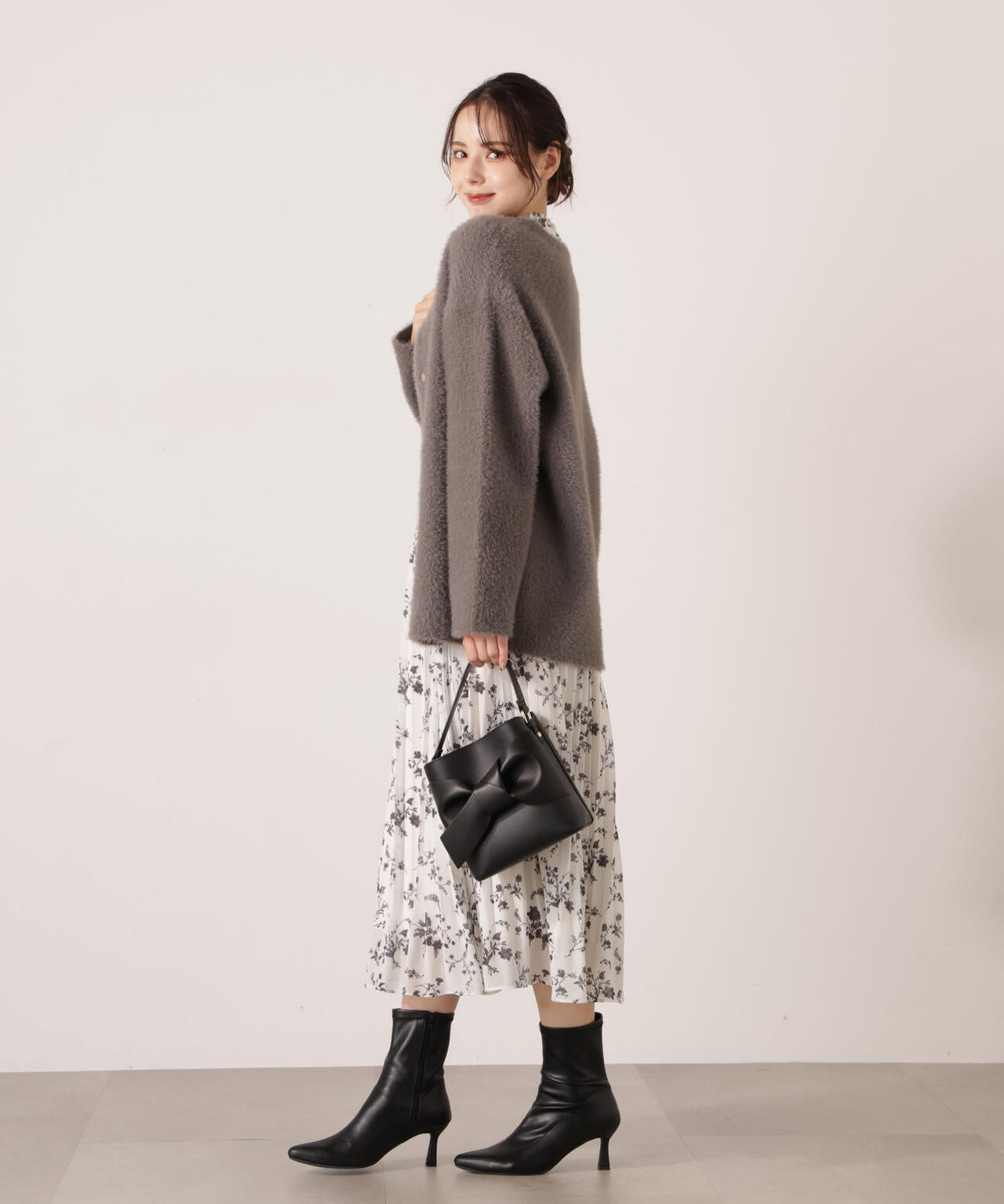 青島心さん着用】フェザージャコット【アイボリー：WEB限定