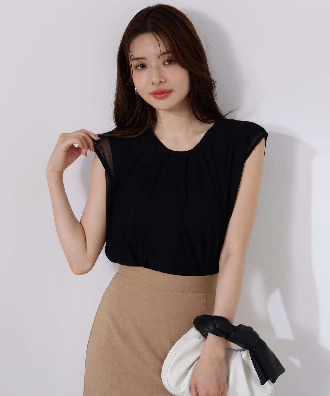 タック入りチュールトップス