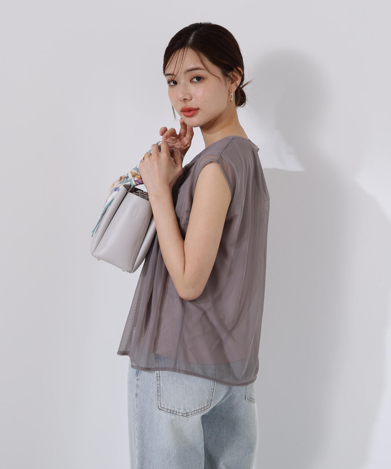 タック入りチュールトップス