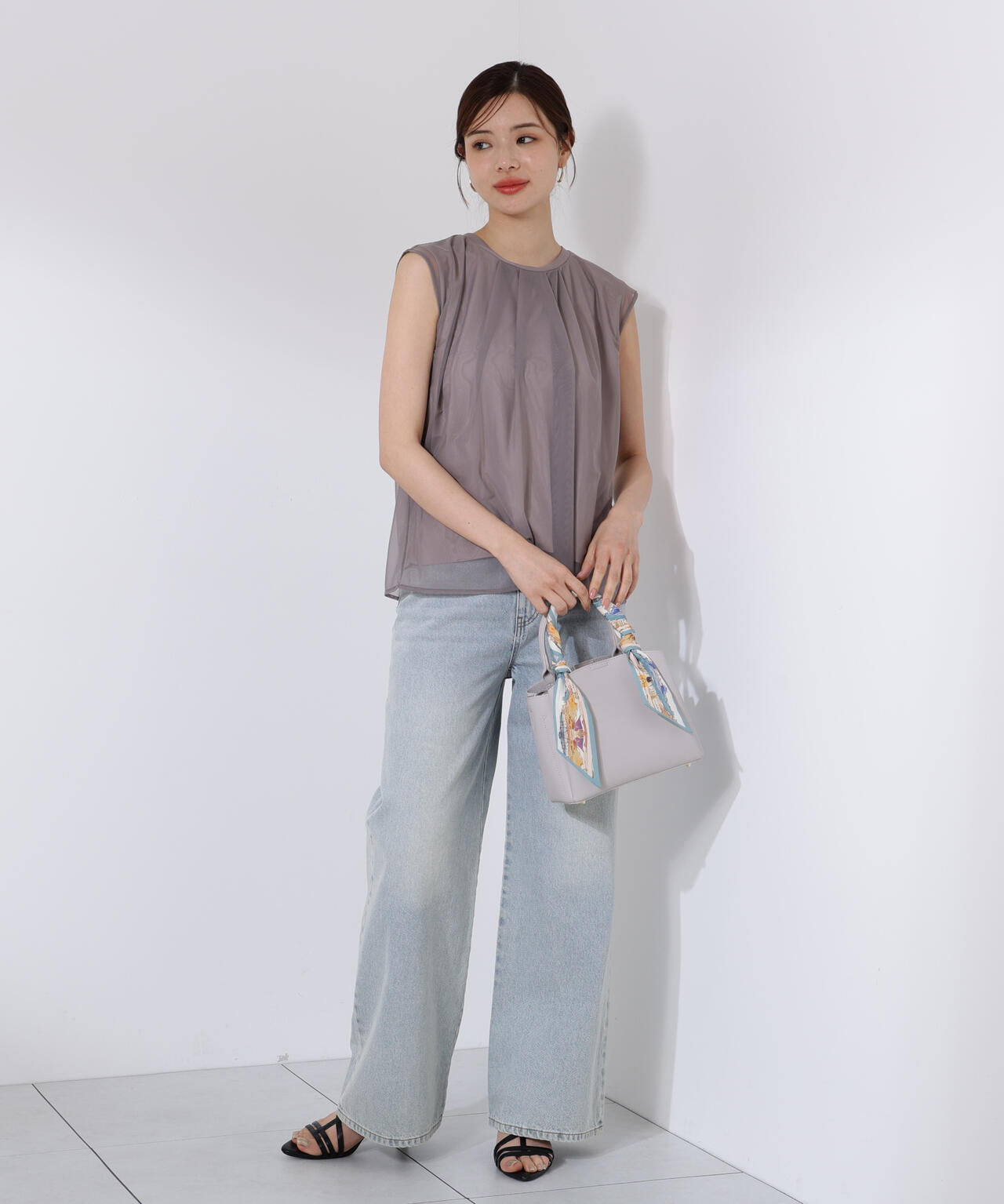 タック入りチュールトップス