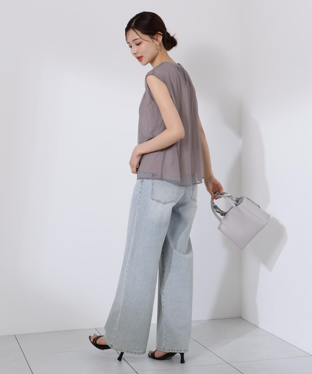 タック入りチュールトップス