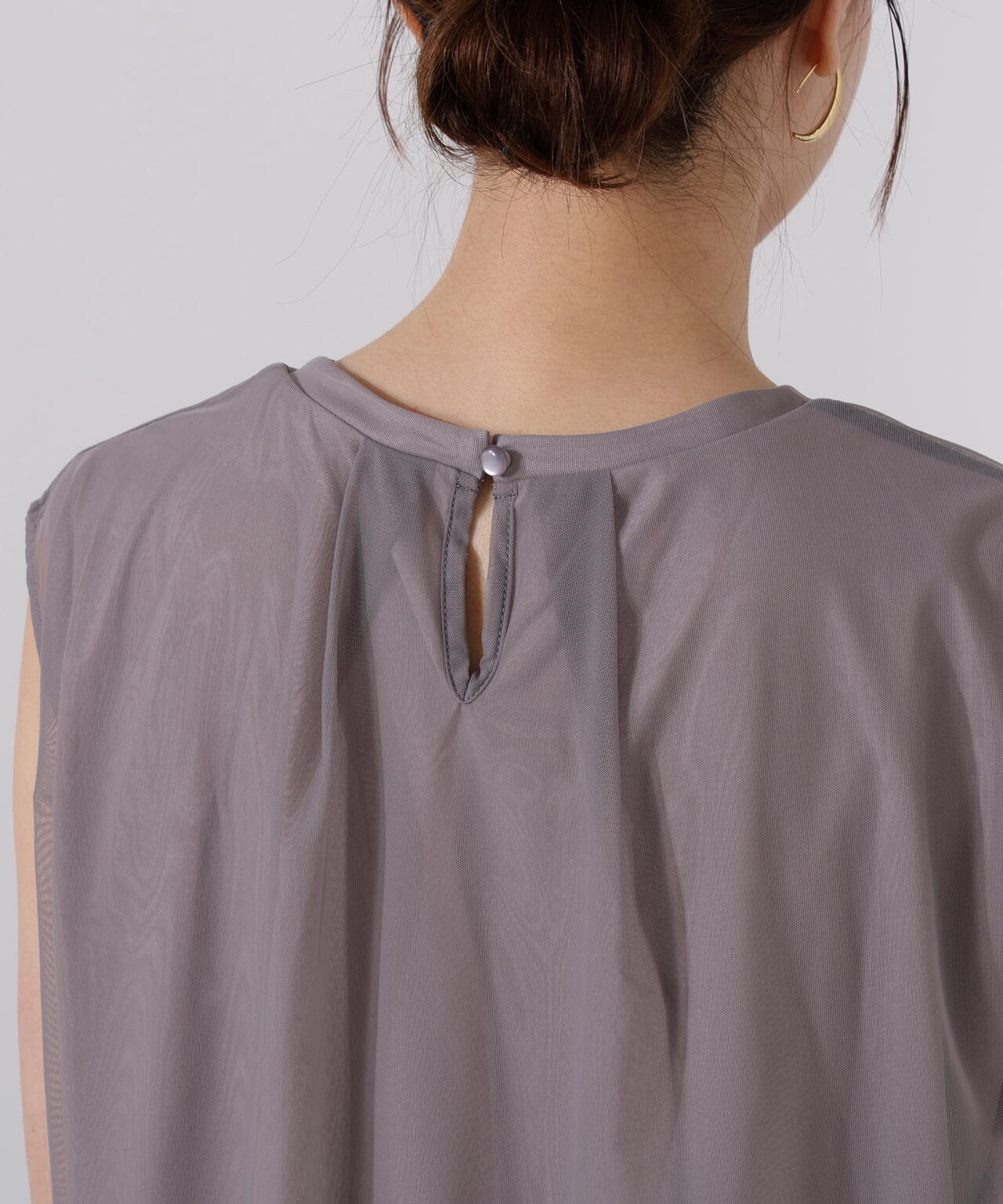 タック入りチュールトップス