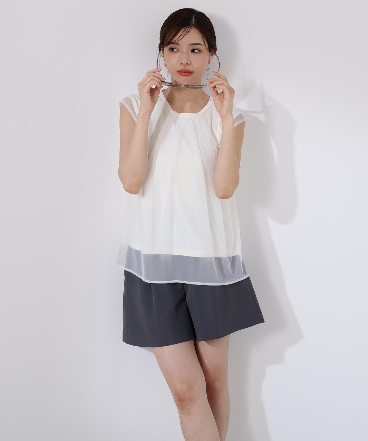 タック入りチュールトップス