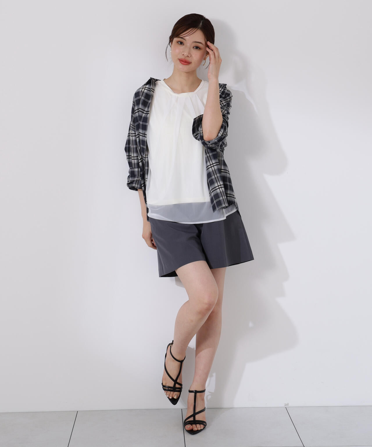 タック入りチュールトップス