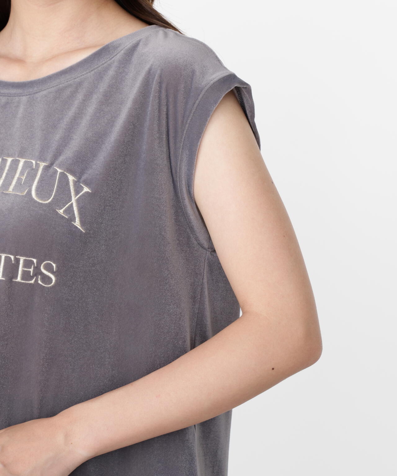 ＜ハンドウォッシャブル＞シアーベロア刺繍Tシャツ