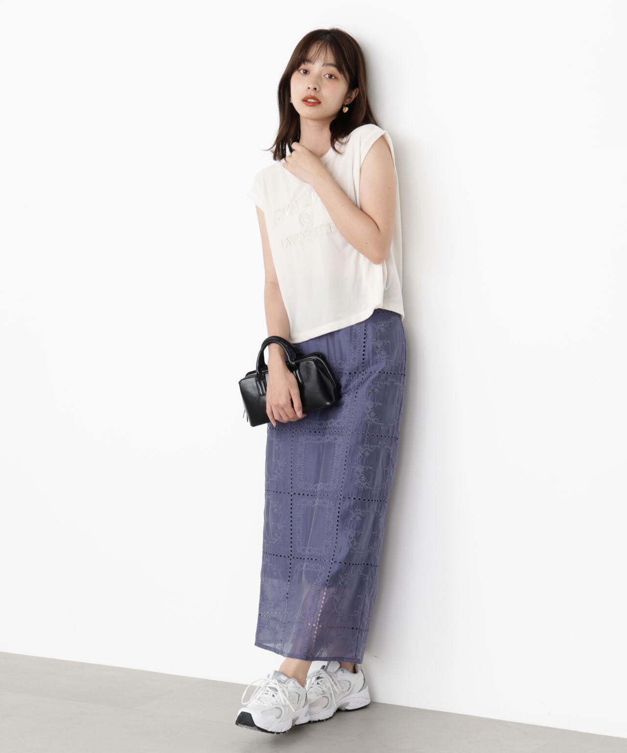 ＜ハンドウォッシャブル＞シアーベロア刺繍Tシャツ