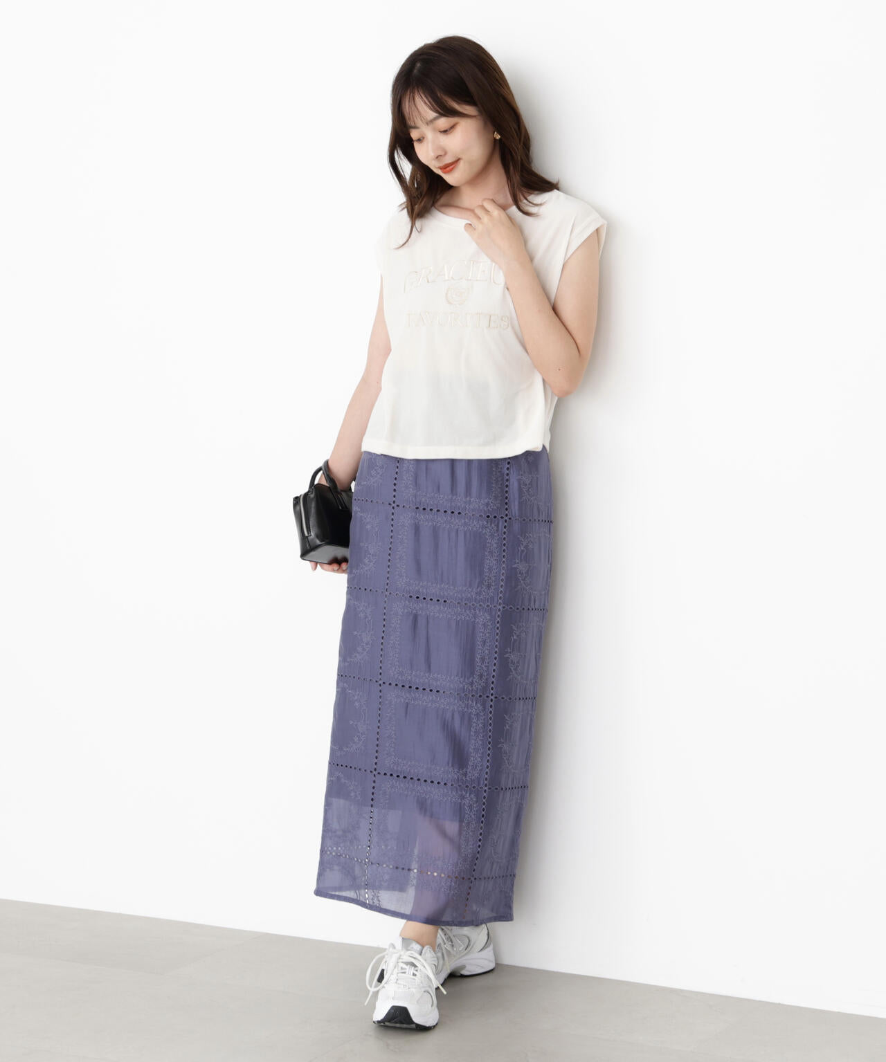 ＜ハンドウォッシャブル＞シアーベロア刺繍Tシャツ