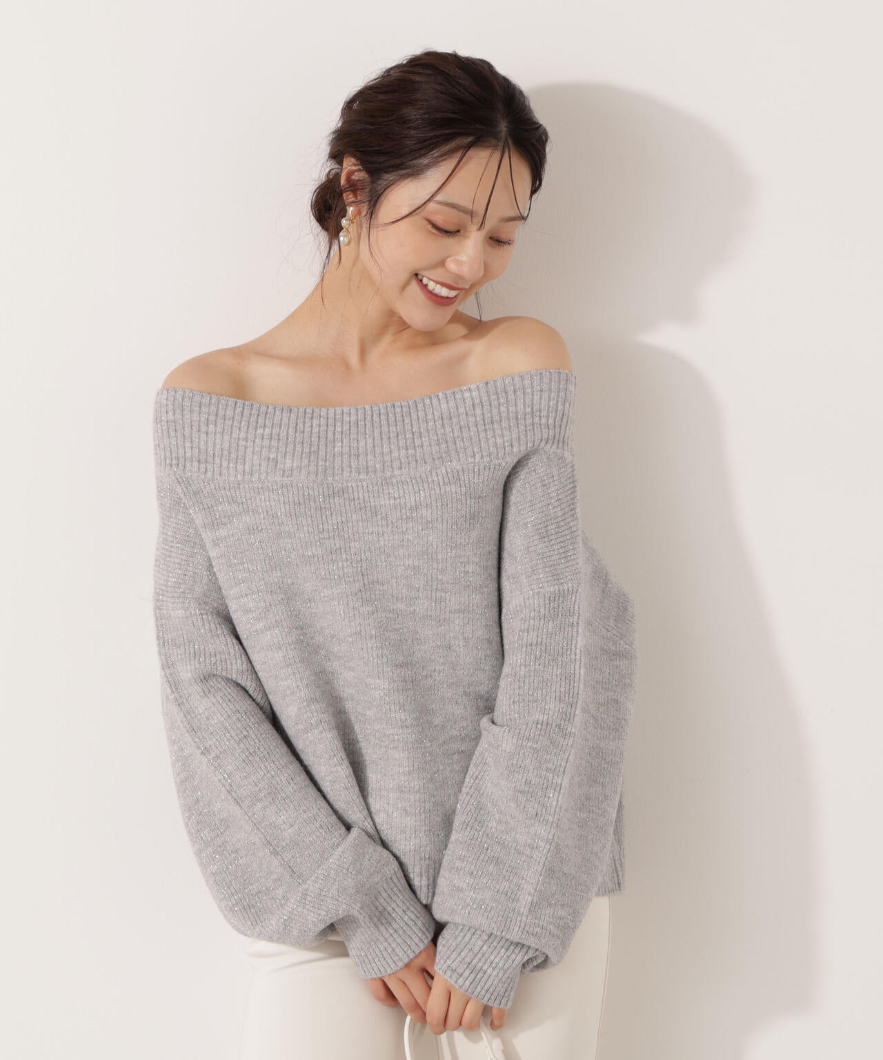 【青島心さん着用】ラメ入りオフショル畔ニット