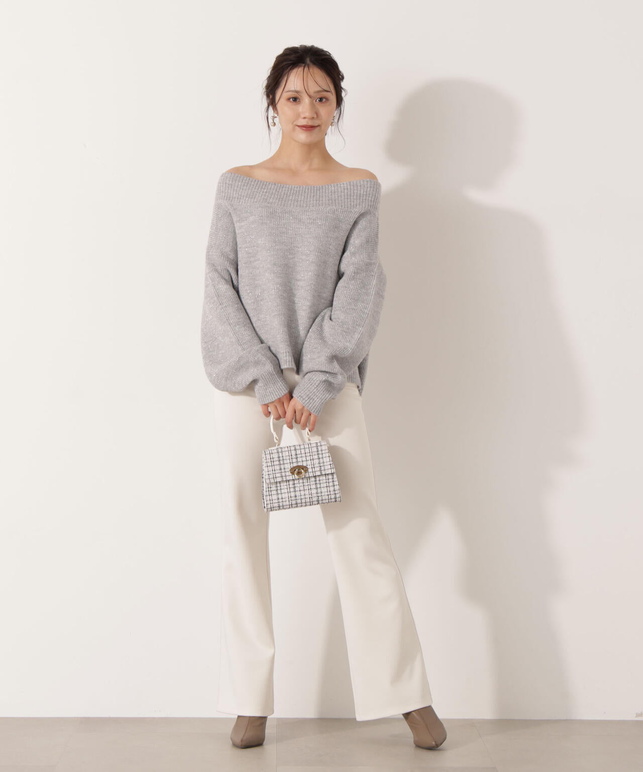 【青島心さん着用】ラメ入りオフショル畔ニット