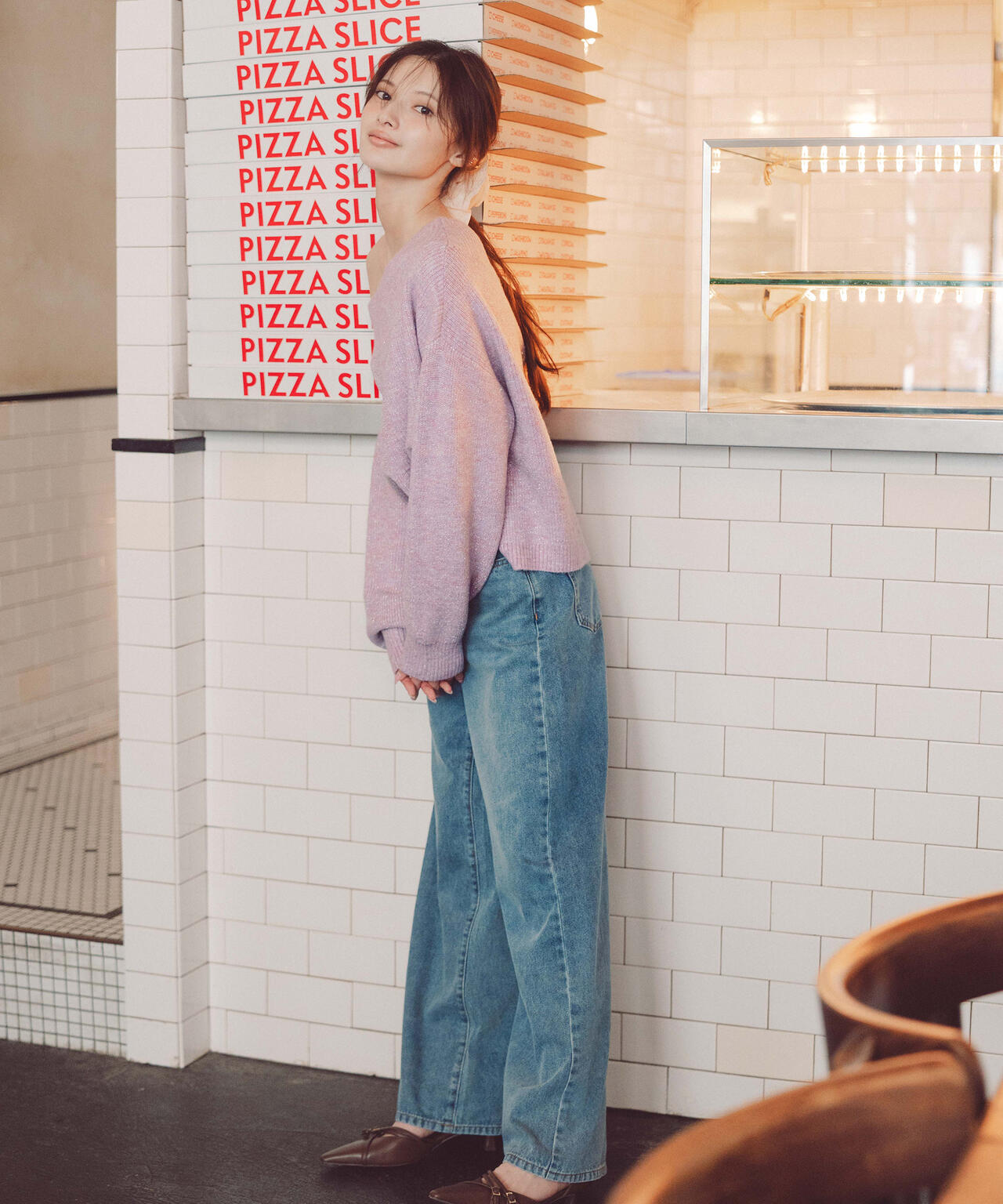 【青島心さん着用】ラメ入りオフショル畔ニット