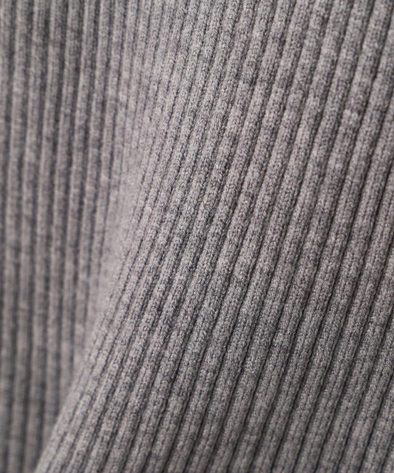 【青島心さん着用】フェイクファー付きオフショルニット