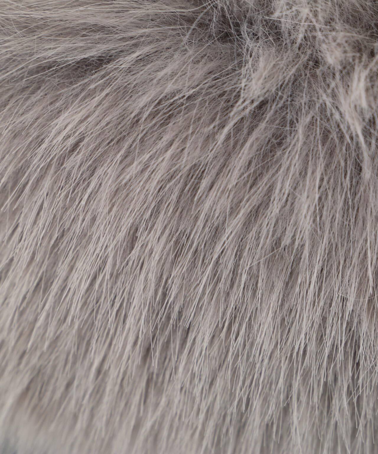 【青島心さん着用】フェイクファー付きオフショルニット