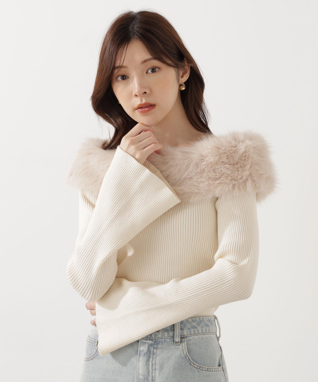 【青島心さん着用】フェイクファー付きオフショルニット