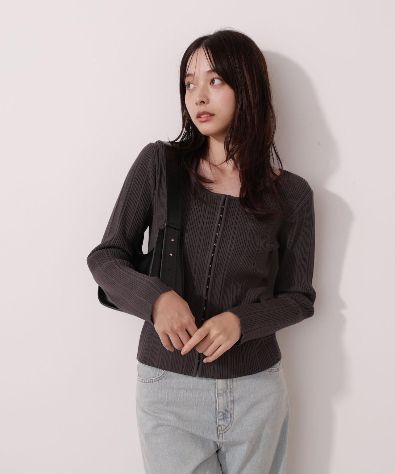 ＜ウォッシャブル＞フロントホックニット