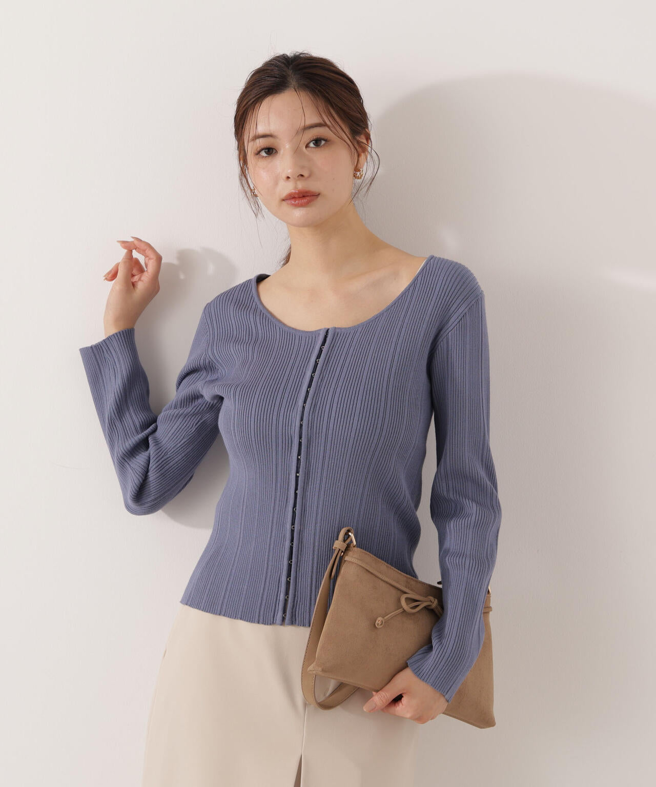 ＜ウォッシャブル＞フロントホックニット