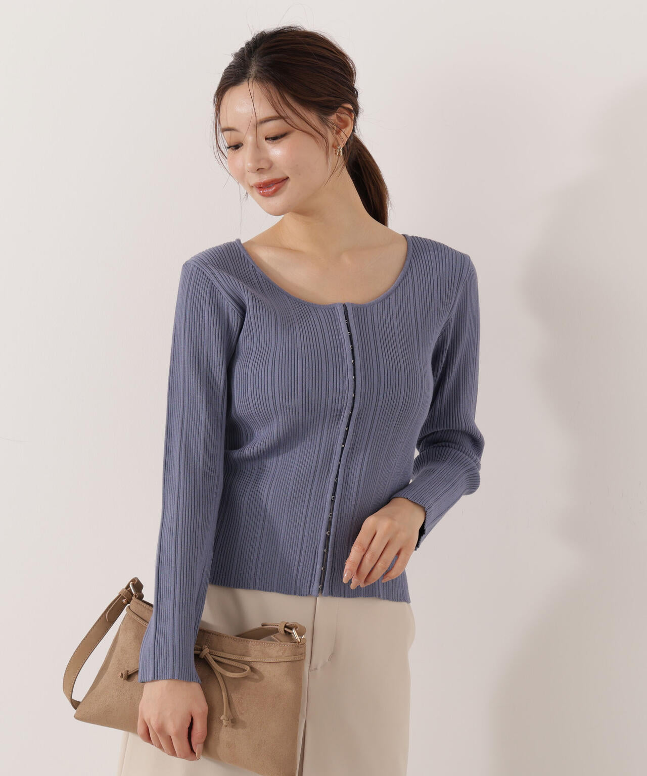 ＜ウォッシャブル＞フロントホックニット