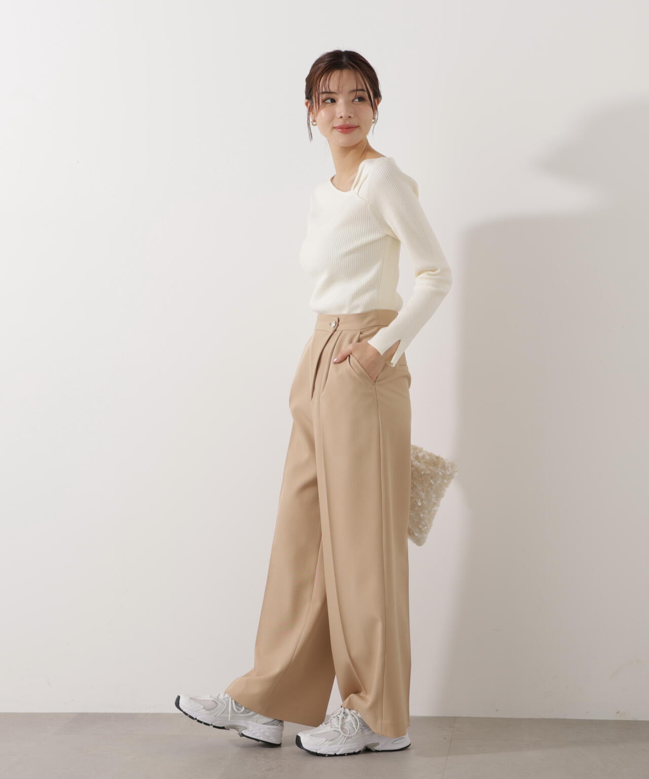 ＜ウォッシャブル＞アシメネックリブニット