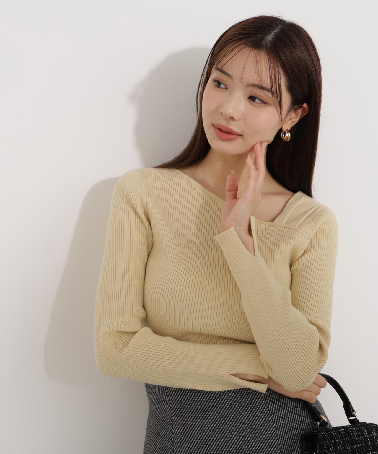 ＜ウォッシャブル＞アシメネックリブニット