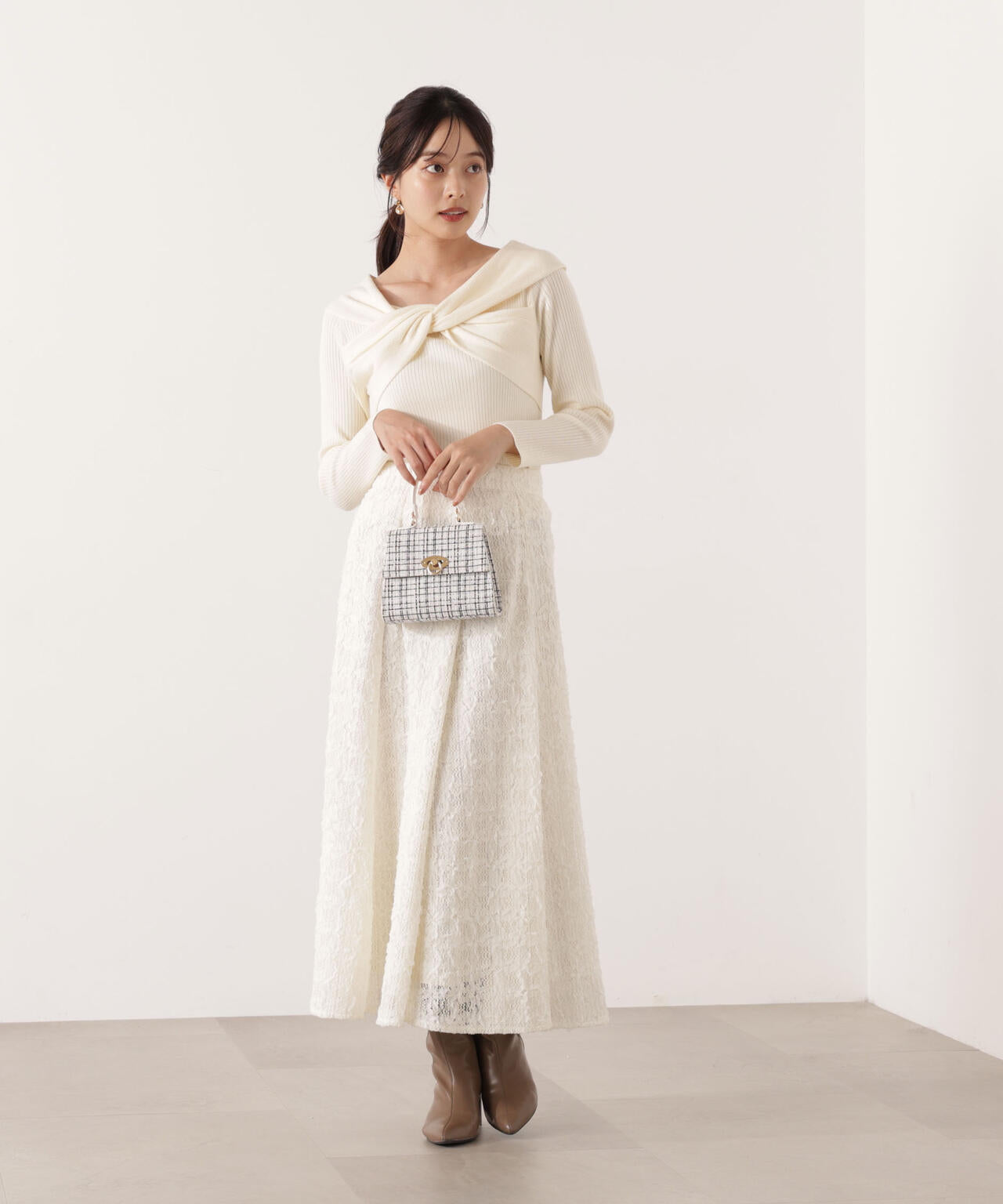 リボンオフショルリブニット