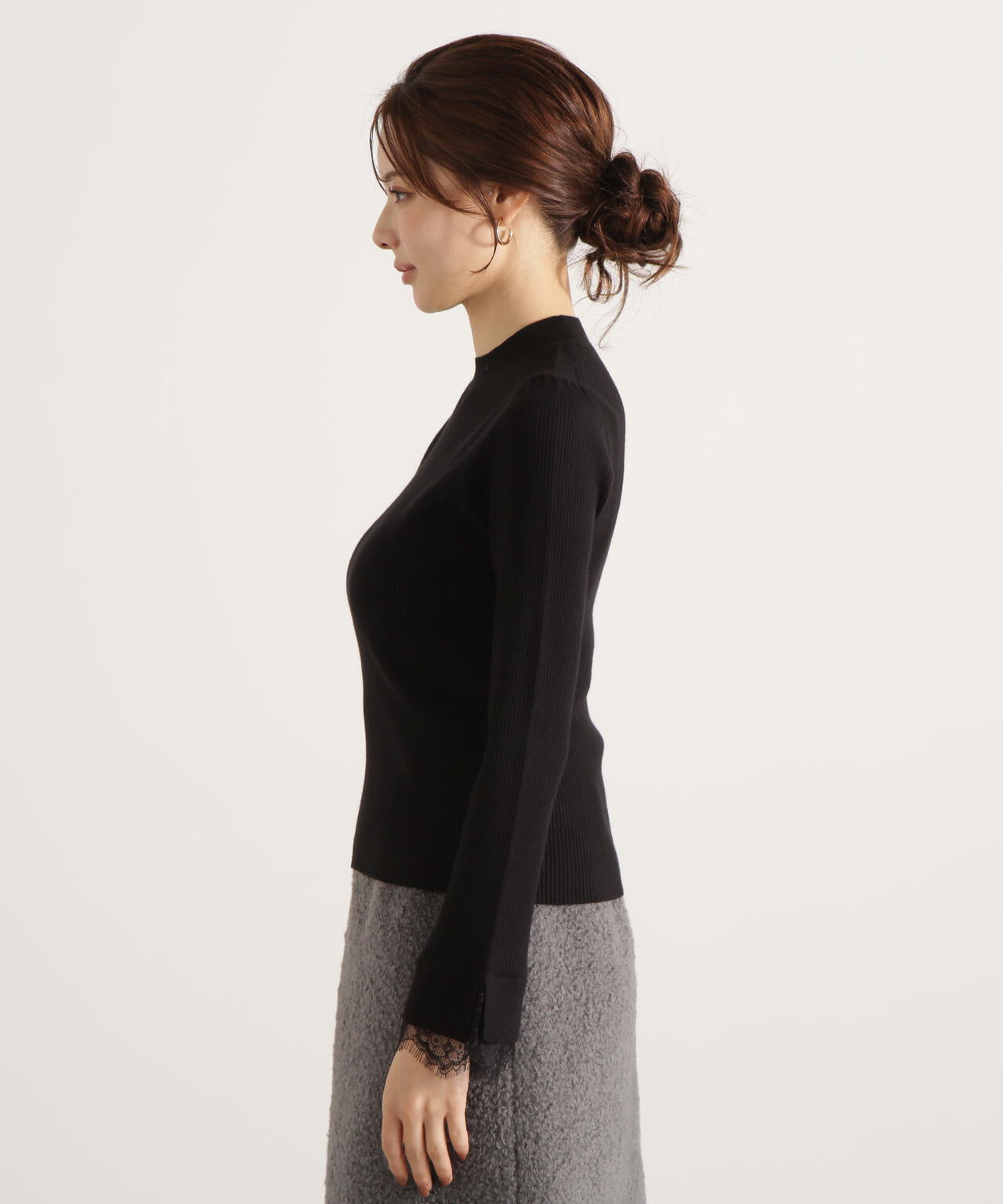 【加藤栞さん着用】レースドッキングスリーブニット