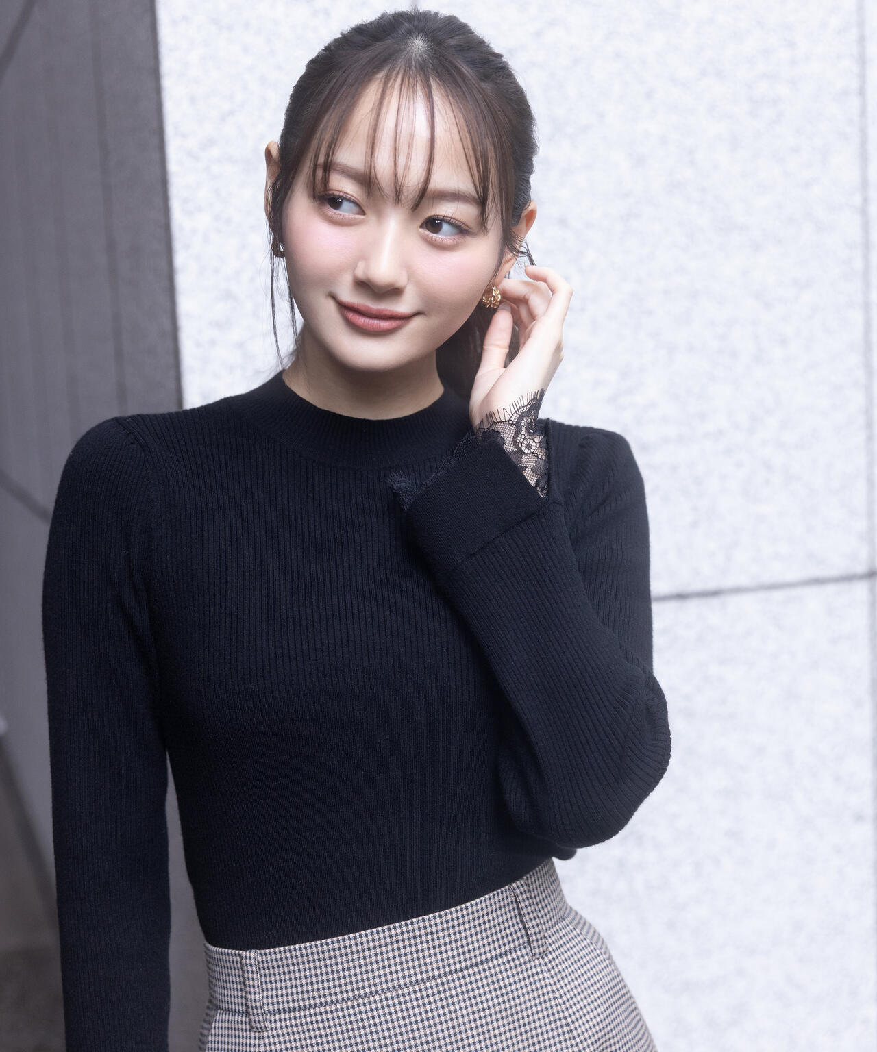 【加藤栞さん着用】レースドッキングスリーブニット