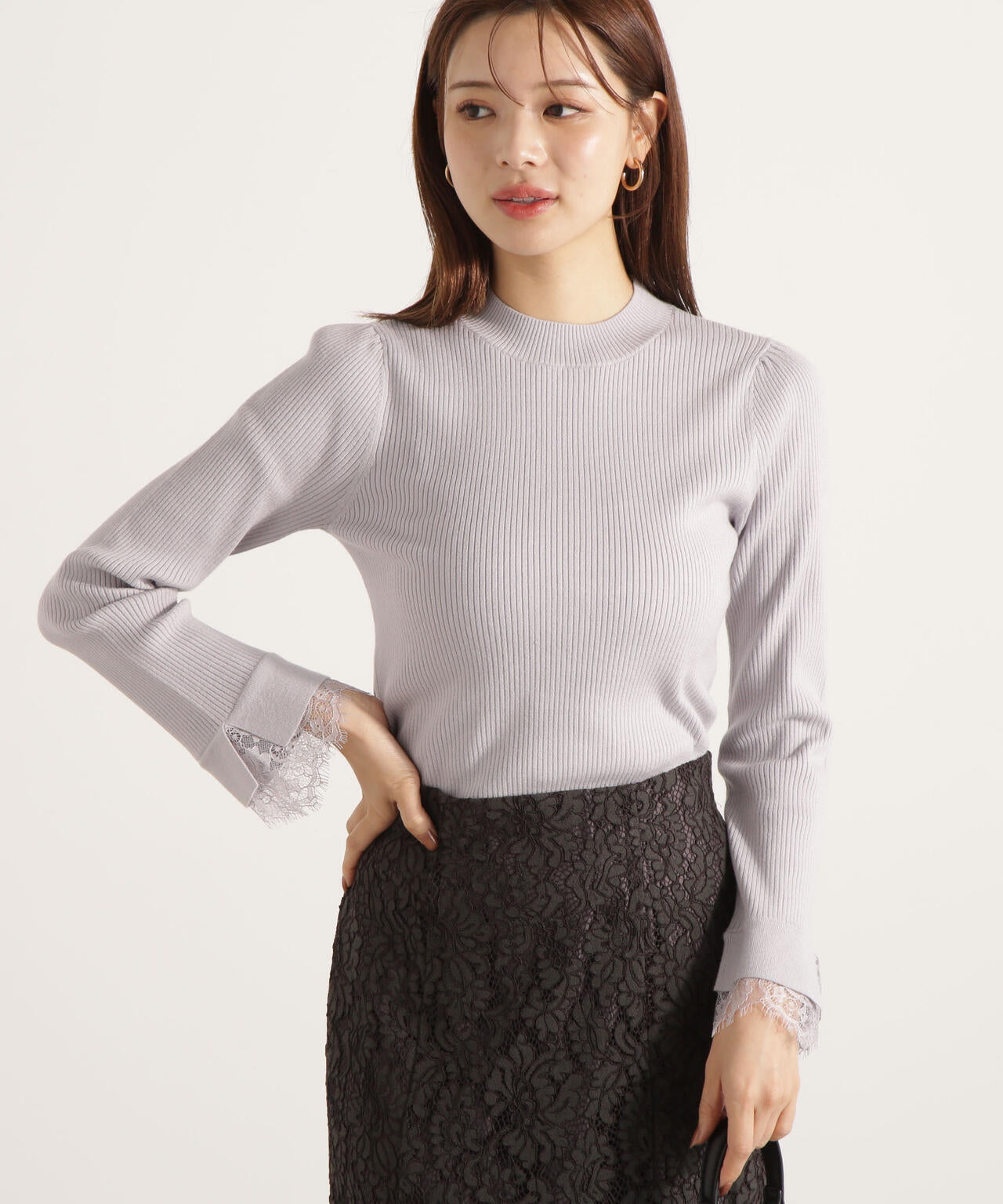 【加藤栞さん着用】レースドッキングスリーブニット