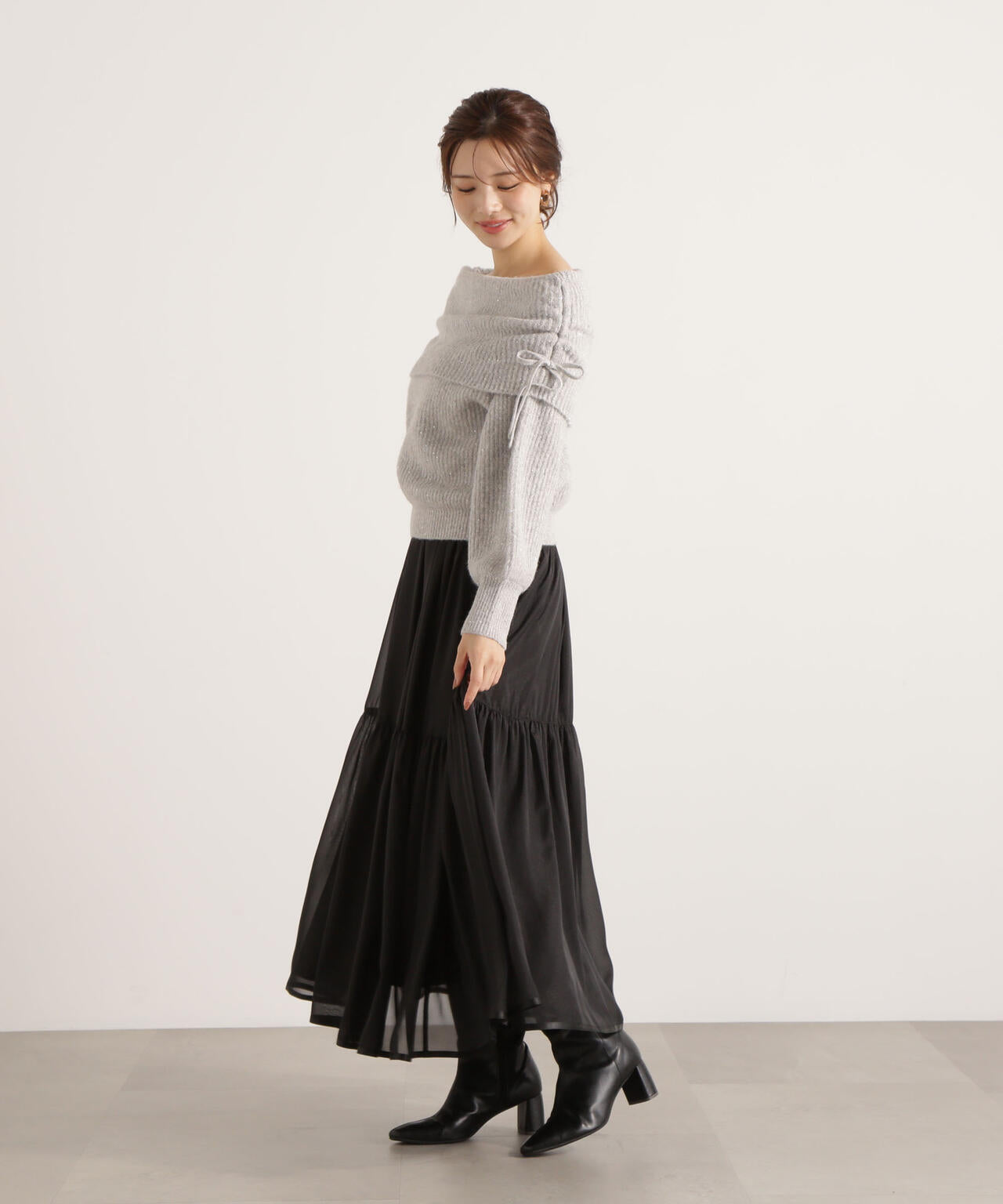 リボン付きオフショルニット